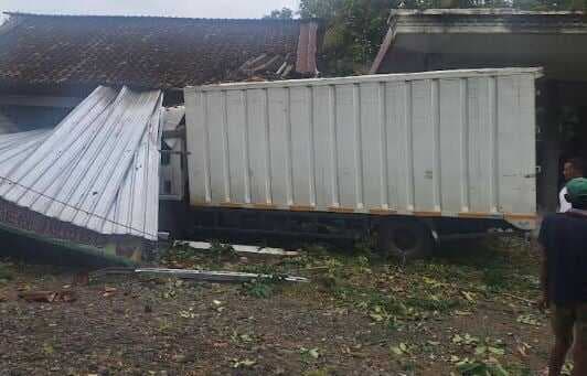 Kronologi Kecelakaan Maut Suami Istri Tewas Ditabrak Mobil di Kulonprogo