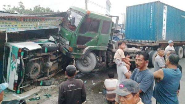 Kronologi Kecelakaan Maut Innova dengan Truk di Simalungun, Ban Selip di Tikungan saat Hujan