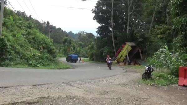 Truk Terbalik di Tanjakan Mbah Marijan Lampung, 2 Orang Tewas Tertimpa 4 Luka-Luka