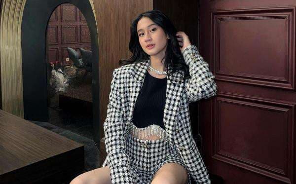 Keisya Levronka dan Petaka Pencarian Misterius Sosok Ibu Keisya Levronka dan Petaka Pencarian Misterius Sosok Ibu