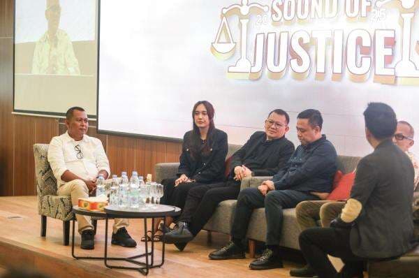 Cerita Jaksa Febrow Perjuangkan Hak Dasar Suku Anak Dalam di Jambi Cerita Jaksa Febrow Perjuangkan Hak Dasar Suku Anak Dalam di Jambi