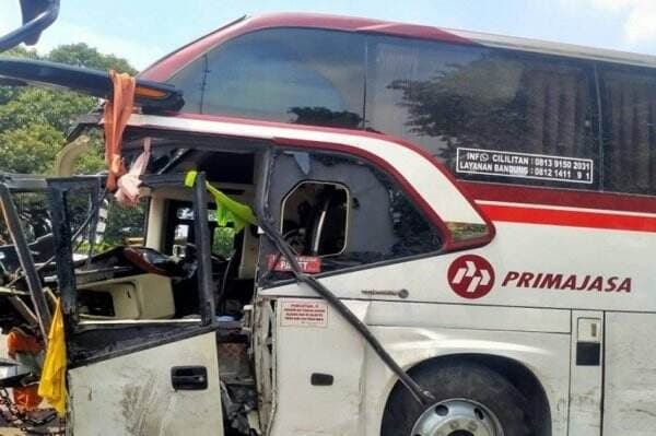 Kesaksian Sopir Bus Primajasa Adu Banteng dengan Grand Max di KM 58 Tol Japek