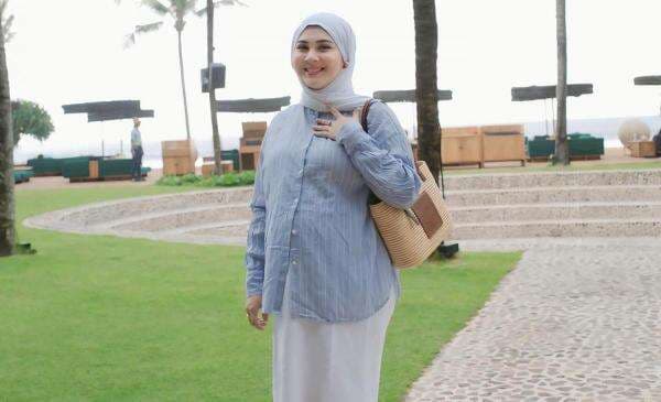 Biodata dan Agama Kesha Ratuliu yang Melahirkan Anak Ketiga