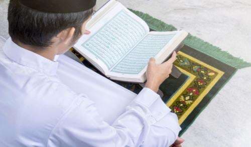 Keutamaan Membaca Surat Al Kahfi di Malam Jumat Bulan Ramadhan