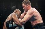 Kevin McBride Rasakan Sensasi Aneh saat Mike Tyson Gigit Putingnya