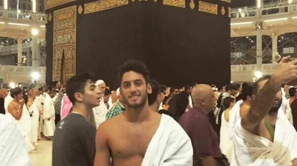 Kisah Hakan Calhanoglu, Pemain Inter Milan yang Takjub dan Menangis saat Kunjungi Kakbah di Mekkah