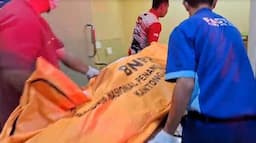    Korban Pesawat Jatuh di Tangsel Tiba di RS Polri Kramat Jati