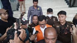     Korupsi Dana Perjalanan Dinas Fiktif Rp2,3 Miliar, Kadisdik Riau Ditahan   