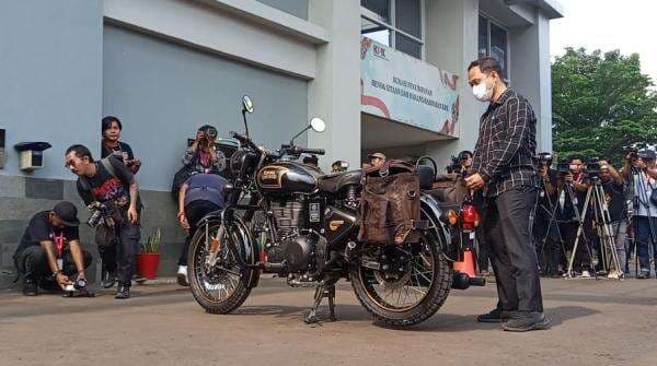 Ridwan Kamil Punya Motor Royal Enfield Warna Hijau tapi yang Disita Hitam, Lho Kok Bisa?
