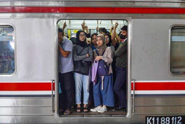 KRL Sempat Gangguan di Antara Stasiun Kebayoran-Palmerah, Pergantian Jalur Dilakukan