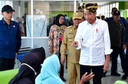    Kunjungi Muna Barat, Jokowi Tinjau Pelayanan Kesehatan di RSUD Baharuddin