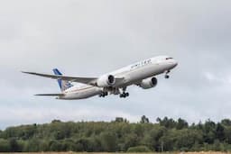Lagi-Lagi Boeing, Pesawat Ini Terpaksa Putar Balik Gegara Mesin Rusak