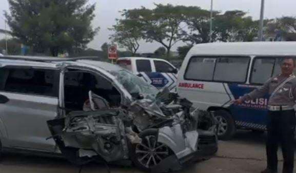 Kecelakaan Avanza Adu Banteng dengan Truk Tronton di Tuban, 3 Luka-Luka