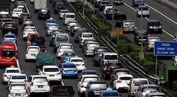 Lalu Lintas Tol Dalam Kota hingga Jakarta-Tangerang Padat, Contraflow Diberlakukan