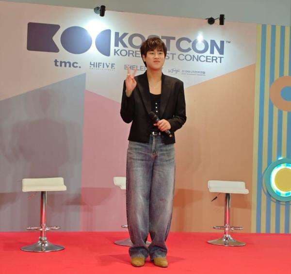 Lee Mu Jin dan Soyou Bikin Baper Penonton Kostcon 2025 di Indonesia Arena