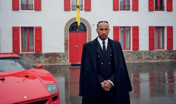 Carlos Sainz Bocorkan Proses Lewis Hamilton Gabung Scuderia Ferrari