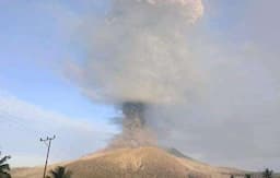 Gunung Lewotobi Laki-Laki Meletus Lagi Hari Ini, Waspadai Banjir Lahar Dingin