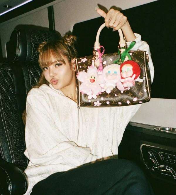 Usai Labubu, Lisa BLACKPINK Koleksi Boneka Crybaby