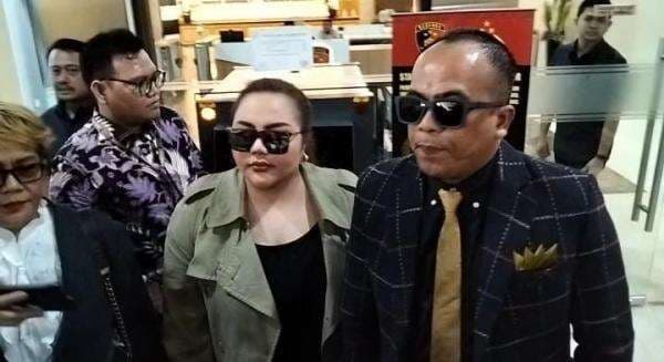 Lisa Mariana Datangi Bareskrim Polri, Penampilannya Jadi Sorotan!