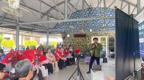 Tangkal Hoaks, Mahasiswa Komunikasi UPN Jakarta Ajak Lansia Melek Digital