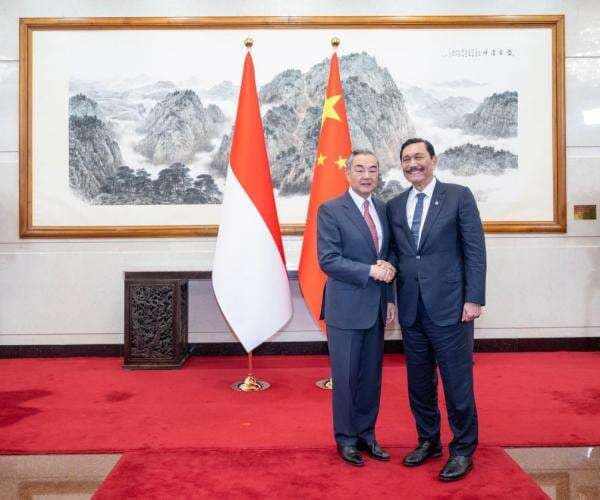 Luhut Temui Menlu China di Beijing, Ini yang Dibahas