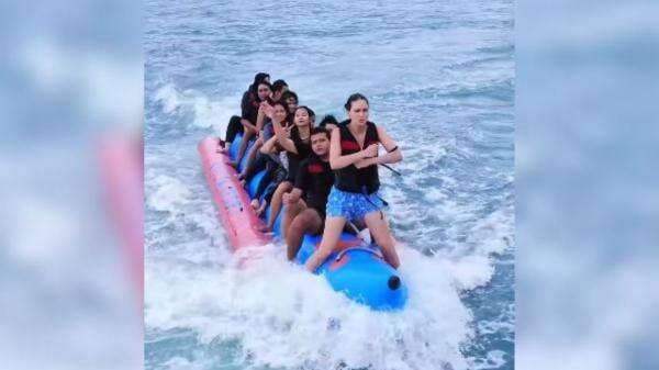 Naik Banana Boat, Luna Maya Ramaikan Tren Aura Farming dari Tradisi Pacu Jalur