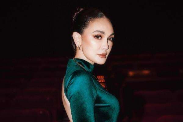 Luna Maya Akui Jarang Mandi Pakai Sabun dan Hanya Keramas 3 Hari Sekali
