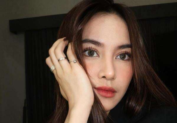 Cantiknya Mahalini Selfie dengan Baju Hitam, Bikin Netizen Terpesona Cantiknya Mahalini Selfie dengan Baju Hitam, Bikin Netizen Terpesona