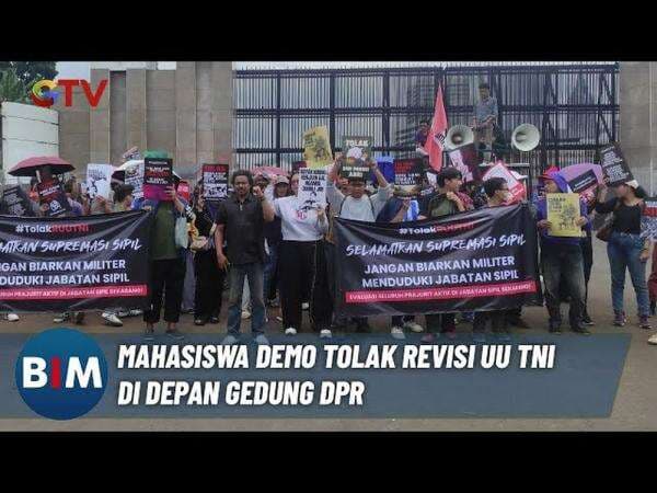 Mahasiswa Trisakti Gelar Unjuk Rasa Tolak Revisi UU TNI, Sempat Cegat Mobil Menkumham