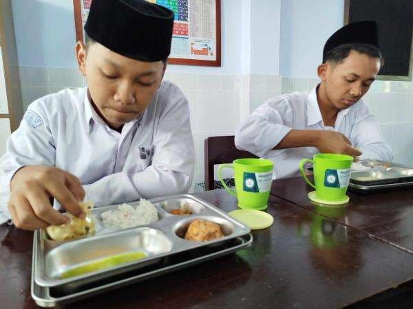 Viral Menu Makan Bergizi Berupa Bahan Mentah Saat Libur Sekolah, Ini Respons Kepala BGN