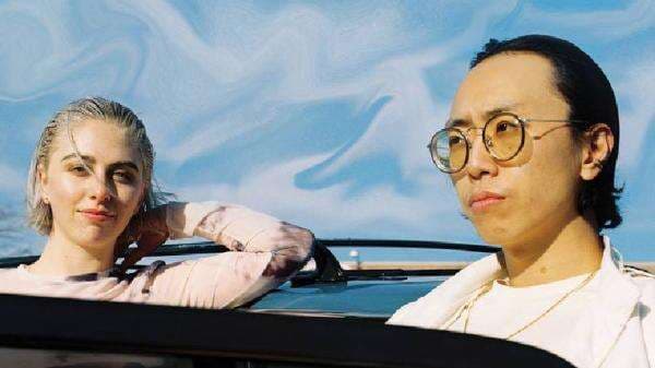 Makna Lagu Tek It - Cafuné, Lengkap dengan Lirik dan Terjemahan