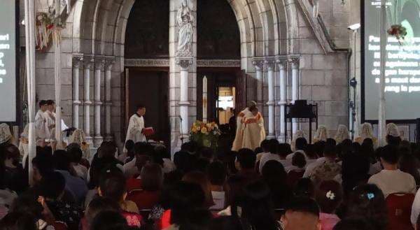 Misa Malam Paskah, Katedral Jakarta Angkat Tema Kepedulian terhadap Masyarakat Miskin