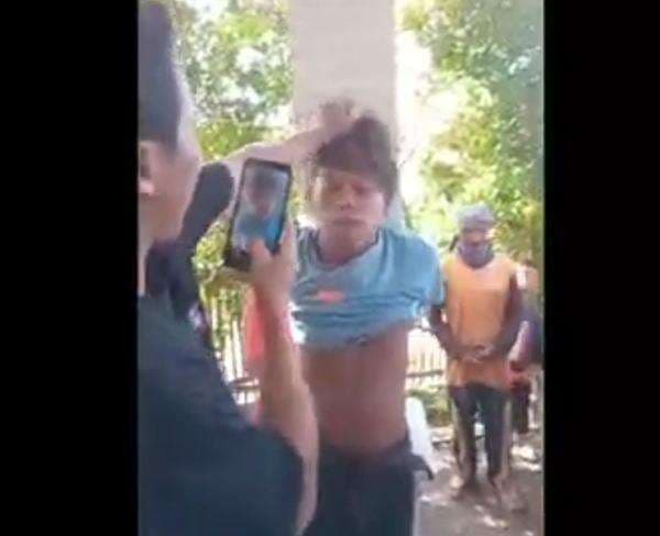 Apes! Terciduk Warga, Maling Diikat di Tiang dan Motornya Dibakar