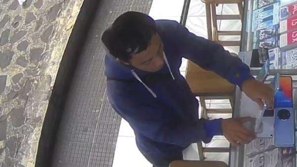 Viral! Maling Apes Terekam CCTV Konter HP di Banjarnegara, yang Dicuri Ternyata Replika Viral! Maling Apes Terekam CCTV Konter HP di Banjarnegara, yang Dicuri Ternyata Replika