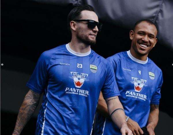 Resmi! Persib Bandung dan Marc Klok Perpanjang Kontrak hingga 2027 Resmi! Persib Bandung dan Marc Klok Perpanjang Kontrak hingga 2027