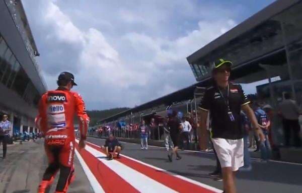 Geger! Momen Rossi-Marquez Sama-Sama Cuek saat Berpapasan di Sprint Race MotoGP Austria 2025 