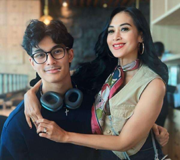 5 Potret Marco Nicholas, Putra Diah Permatasari yang Parasnya Setampan Aktor Hollywood! 5 Potret Marco Nicholas, Putra Diah Permatasari yang Parasnya Setampan Aktor Hollywood!