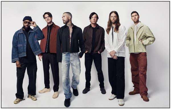 Maroon 5 Unggah Foto Bareng Sosok Wanita Misterius, Netizen Curiga Lisa BLACKPINK