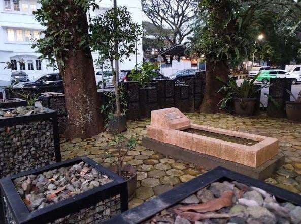 Sosok Mbah Ginah yang Makamnya Tak Bisa Dipindahkan dari Kompleks Balai Kota Malang