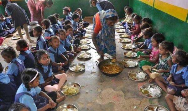 Waduh! 500 Siswa Sekolah Sakit Setelah Menyantap MBG yang Terpapar Bangkai Ular