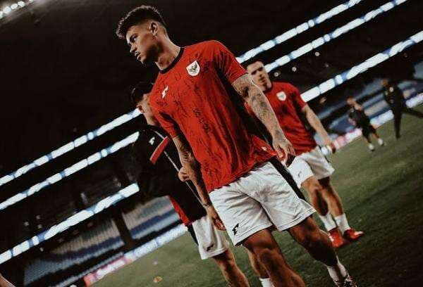 Mode Serius, Mees Hilgers Rela Sampingkan Masa Depan demi Kawal Lini Pertahanan Timnas Indonesia!