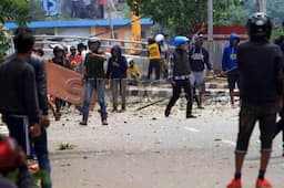 Mencekam! Bentrokan Warga di Meninting Lombok Barat, 2 Orang Luka Bacok