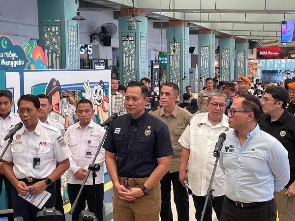 Tinjau Stasiun Pasar Senen, Menko AHY Ingin Pastikan Mudik Lebaran Lancar