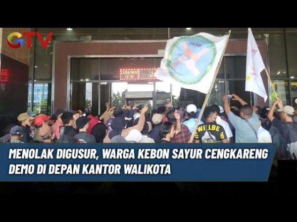 Demo Warga Kebon Sayur di Kantor Wali Kota Jakbar Ricuh, Massa Panjat Pagar dan Saling Dorong dengan Aparat