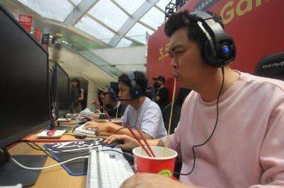 Unik! Mi Ramen Ini Panjangnya 3,5 Meter, Diseruput Gak Habis-Habis