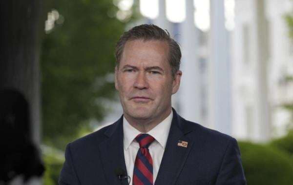 Trump Copot Penasihat Keamanan Nasional Mike Waltz Setelah Bocornya Grup Obrolan Signal