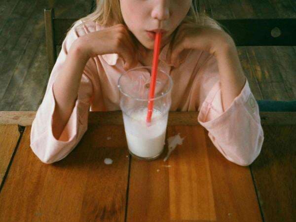 4 Bahaya Minum Susu 2 Liter Sehari Sesuai Anjuran Kepala BGN