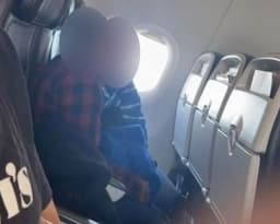 Miris! Sepasang Penumpang Mesum di Pesawat Jadi Tontonan Anak di Bawah Umur