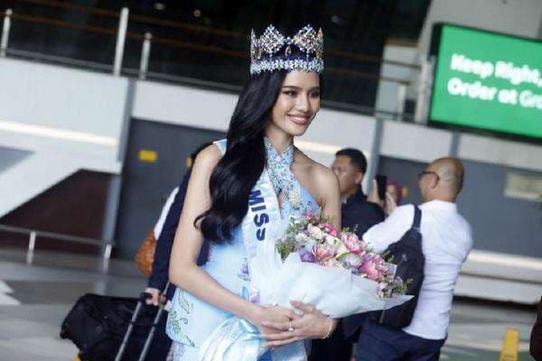 Miss World 2025 Suchata Chuangsri Bangga Pakai Batik saat Tiba di Indonesia