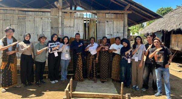 MNC University dan Tim Ekraf KKN Tematk Bantu Pengrajin Buat Video Promosi